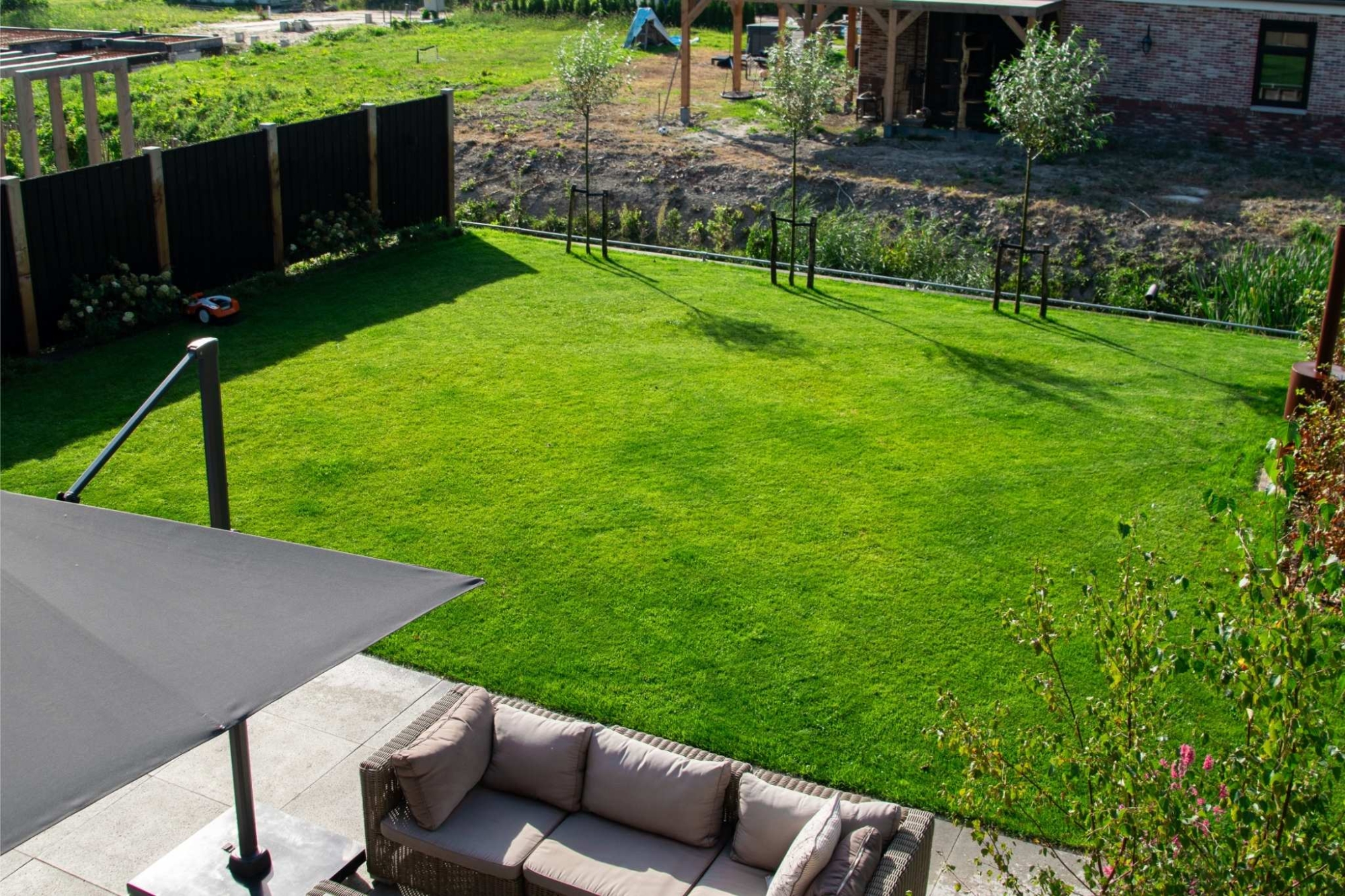 Graszoden laten aanleggen of zelf leggen Wormerland